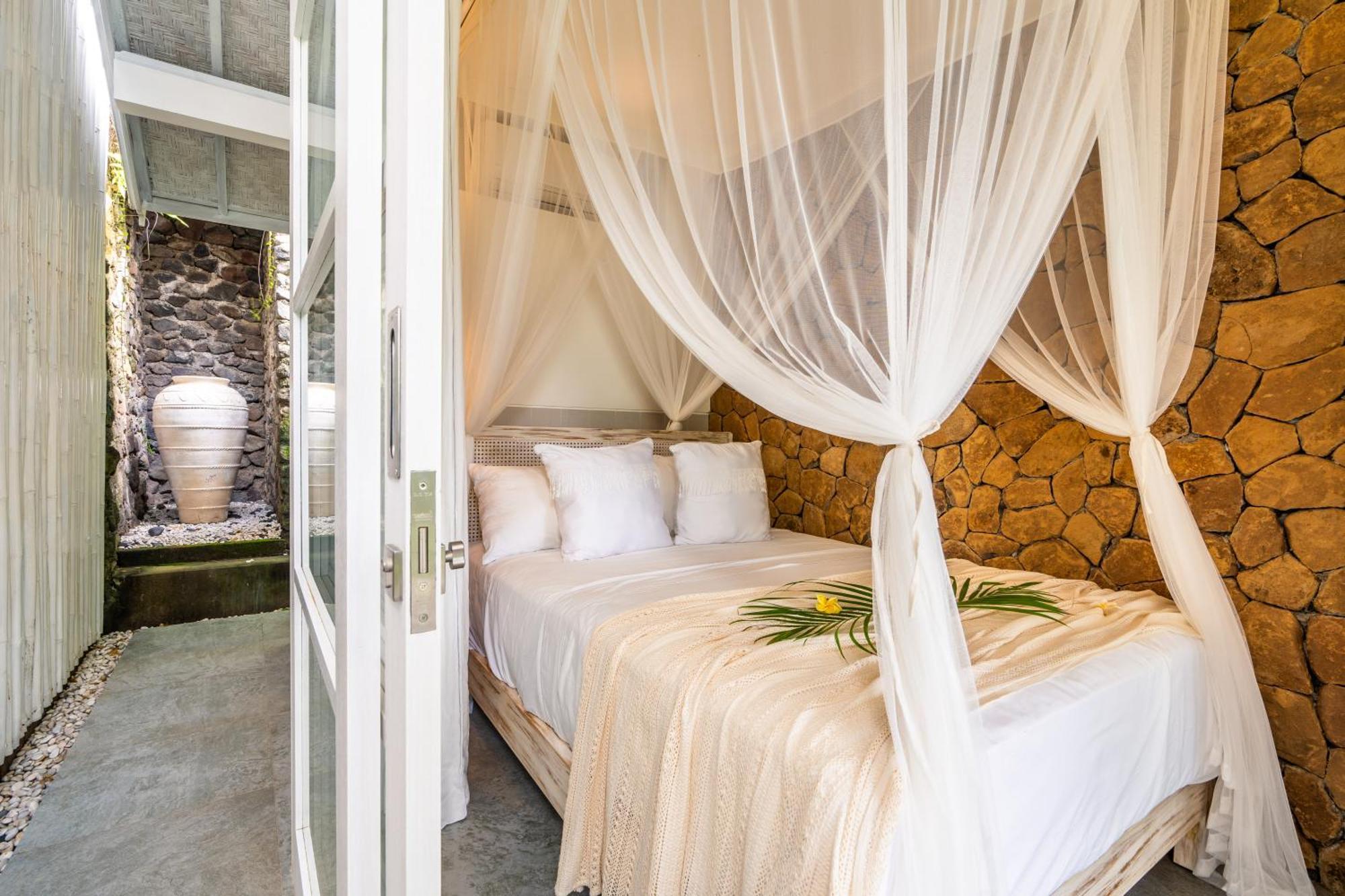 Shunyata Villas Bali Seraya Exterior photo